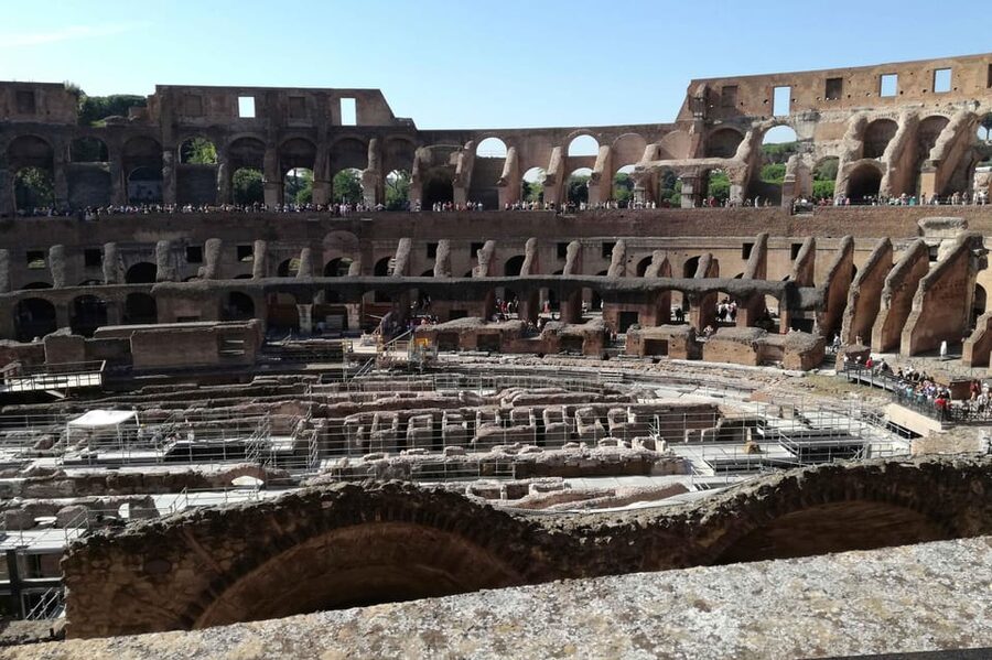 Rome: Colosseum, Roman Forum & Palatine Hill Tour - Reading the Roman Forum as a city