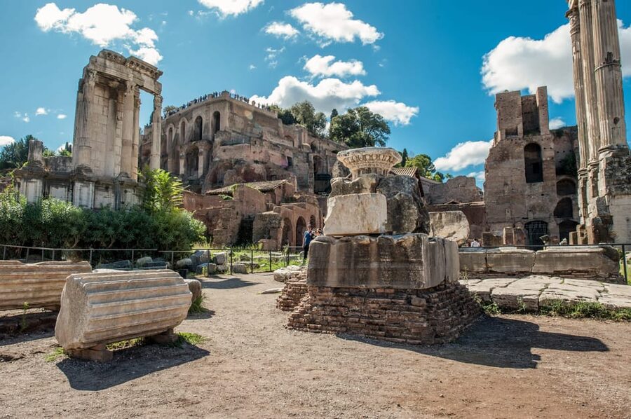Rome: Colosseum, Roman Forum & Palatine Hill Tour - The guides make the difference