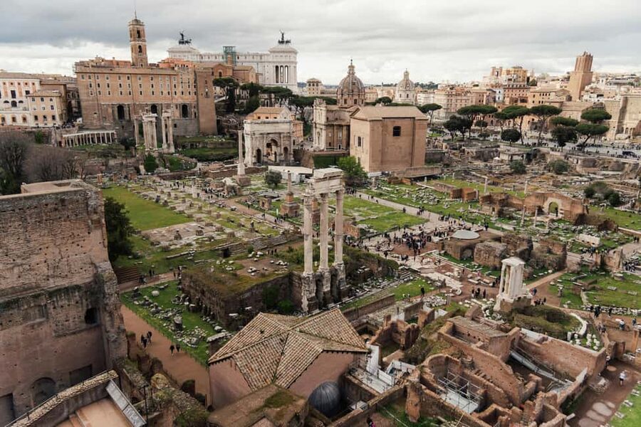 Rome: Colosseum, Roman Forum, Palatine with Multimedia Video - Palatine Hill and the view over ancient Rome