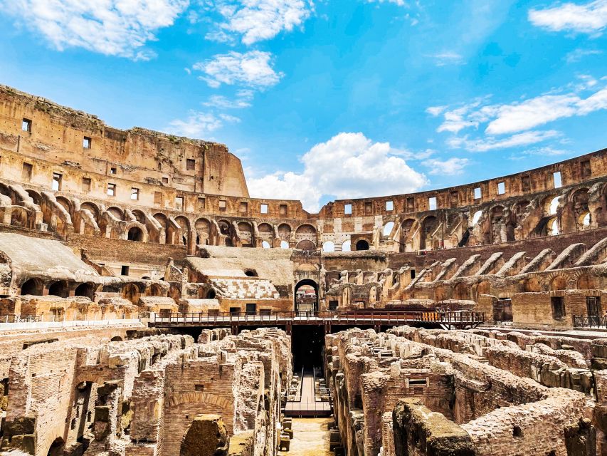 Rome: Colosseum, Roman Forum, Palatine with Multimedia Video - The English walk from Navona to Trevi
