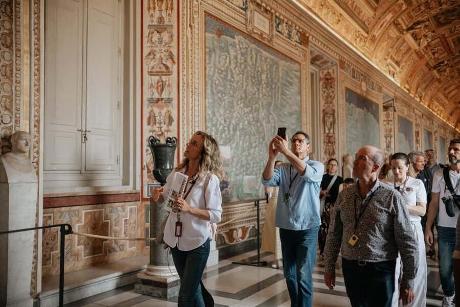 Rome: Colosseum, Vatican Museums & Historic Center in a Day - The lunch break and the walking pace