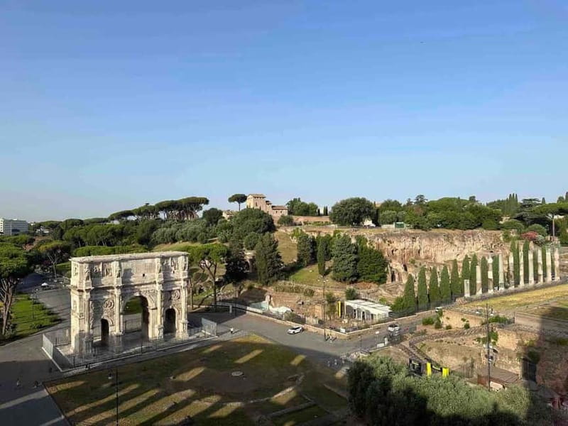 Rome: Colosseum VIP Top Floor 7 Pax Tour - Hearing the story through headsets