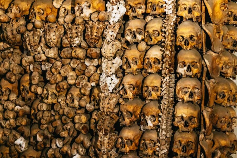 Rome: Crypts and Catacombs Underground Tour with Transfers - Walking through the early Christian catacombs