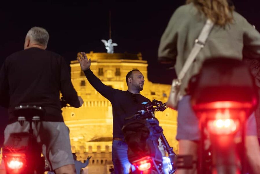 Rome: E-Bike Night Tour with Food and Wine Tasting - Trajan’s Market and the final Colosseum view