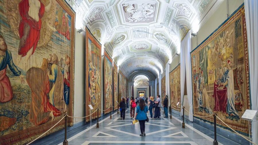 Rome: Early-Entry Vatican Museums & Sistine Chapel Tour - Dress rules, bags, and comfort