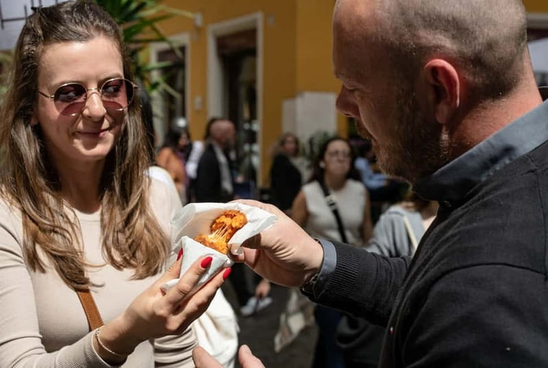 Rome: Eat Like a Roman Ghetto & Campo de' Fiori Food Tour - The Jewish Ghetto and carciofo alla giudia