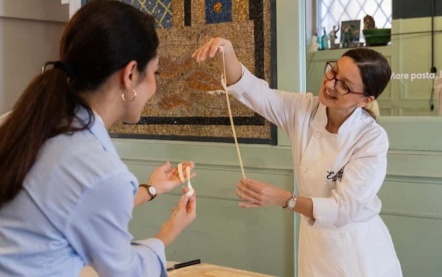 Rome: Enjoy Spritz and Pasta Making in Piazza Navona - Who should book this experience