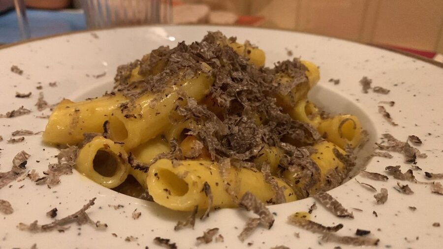 Rome: Food Tour with Unlimited Food and Barolo Wine - A secret street-food stop