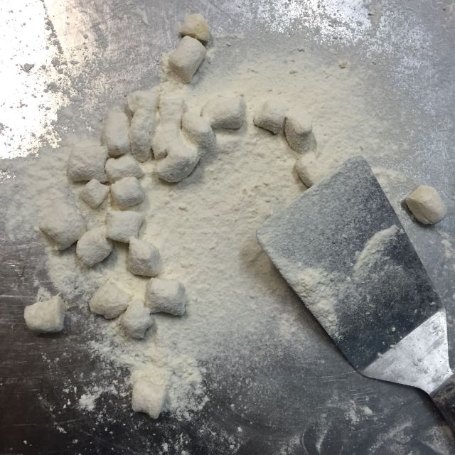 Rome: Fresh Pasta and Tiramisu Making Class with Fine Wine - Key points at a glance