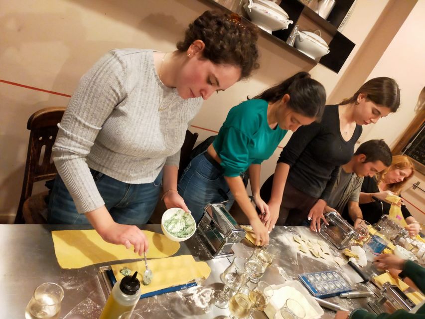 Rome: Fresh Pasta and Tiramisu Making Class with Fine Wine - Who should book this