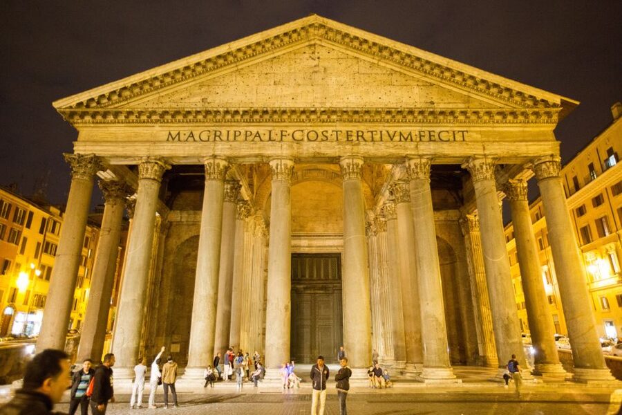Rome: Guided City Center Evening Sightseeing Walking Tour - The guide matters more than the route