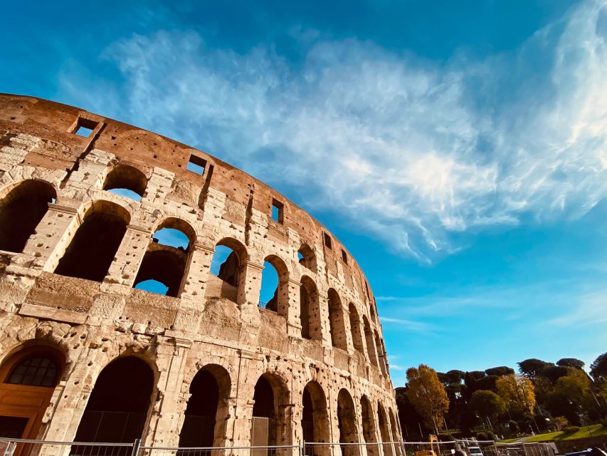 Rome: Guided Colosseum Tour with Arena Entrance - What the guide adds to the experience