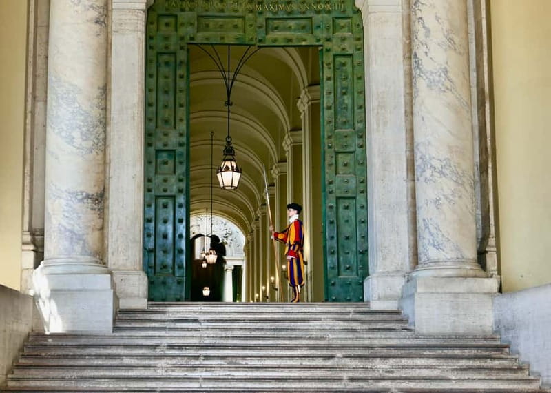 Rome: Guided Tour of St. Peter's Basilica, Grottoes & Square - Why St. Peter’s Basilica deserves a guided visit