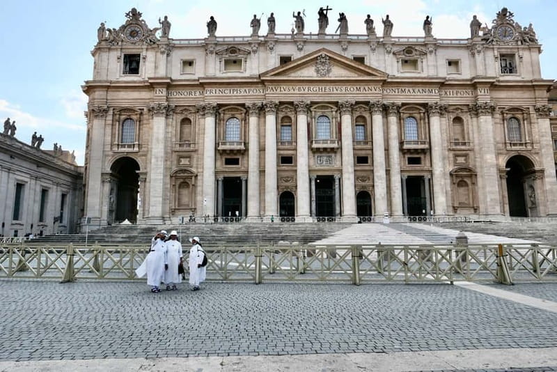 Rome: Guided Tour of St. Peter's Basilica, Grottoes & Square - Michelangelo’s Pietà and the most famous sculpture stop