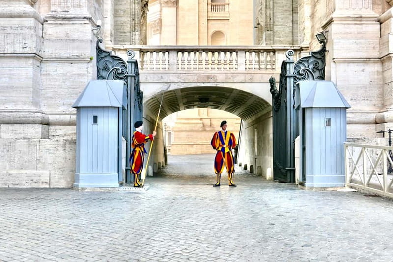 Rome: Guided Tour of St. Peter's Basilica, Grottoes & Square - Clothing, bags, and arrival advice