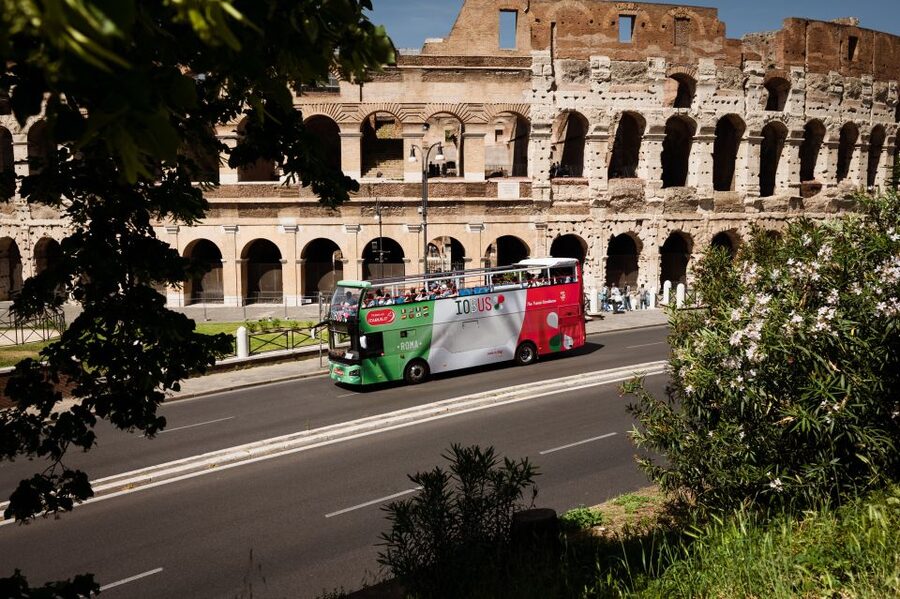Rome: Hop-On Hop-Off Open-Top Bus City Tour - The audio guide and walking app