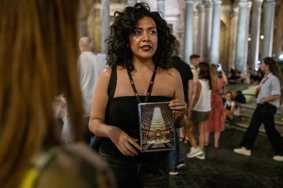 Rome: Moonlight Walking Tour – Free for Kids - Language, group size, and guide style