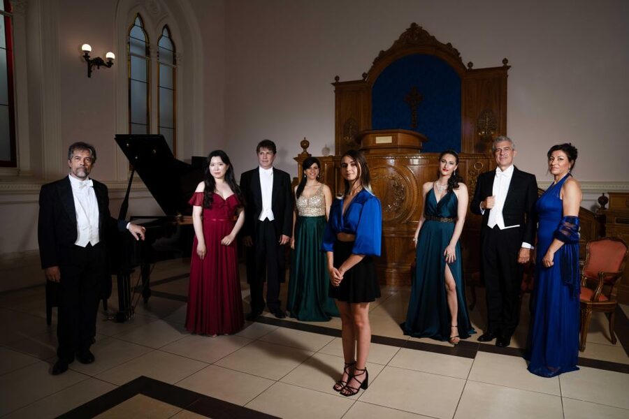 Rome: "Opera's Greatest Hits" Opera Concert with Aperitif - Who will enjoy it most?