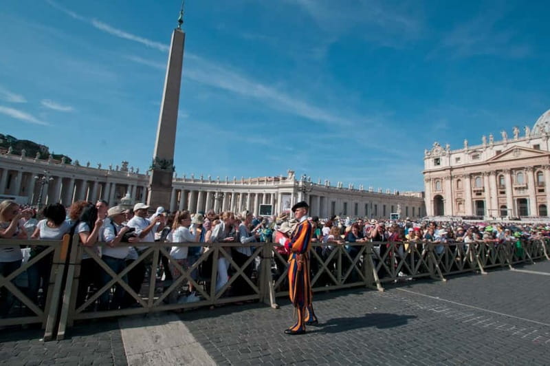 Rome: Papal Audience with Pope Leo XIV & Expert Guide - Finding a good view of Pope Leo XIV