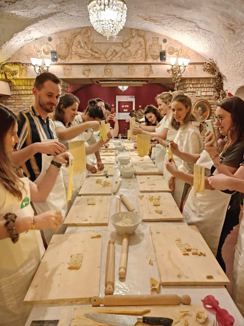 Rome: Pasta & Tiramisu Cooking Class near the Spanish Steps - Finding the class near the Spanish Steps