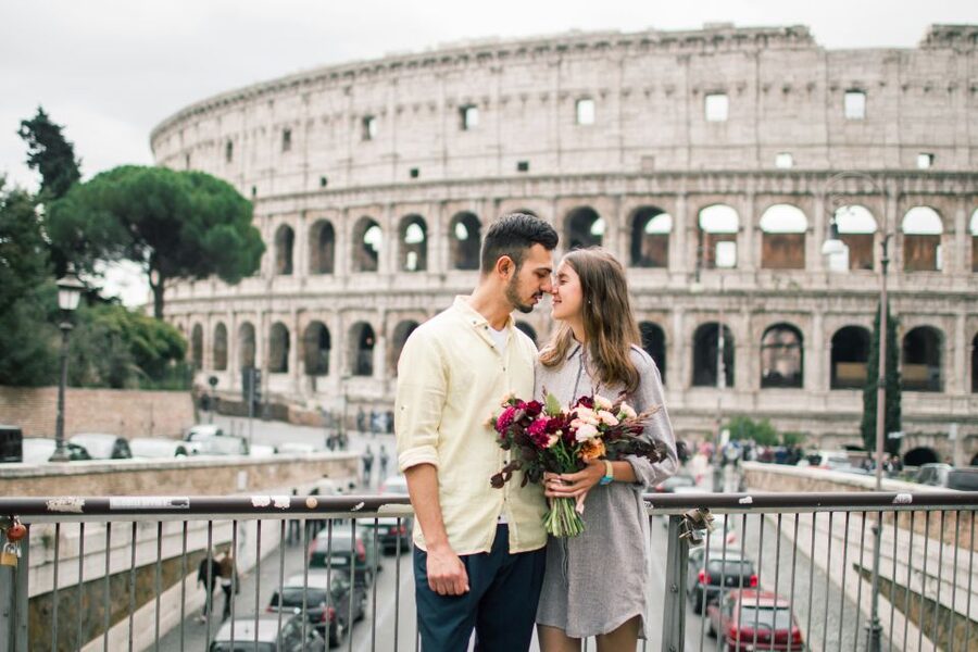 Rome: Personalized Photoshoot outside the Colosseum - Meeting near Caffè Roma and getting comfortable