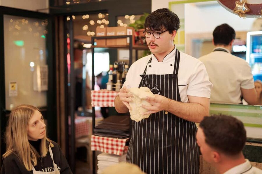 Rome: Pizza and Tiramisu Cooking Class in Piazza Navona - Heat, comfort, and access