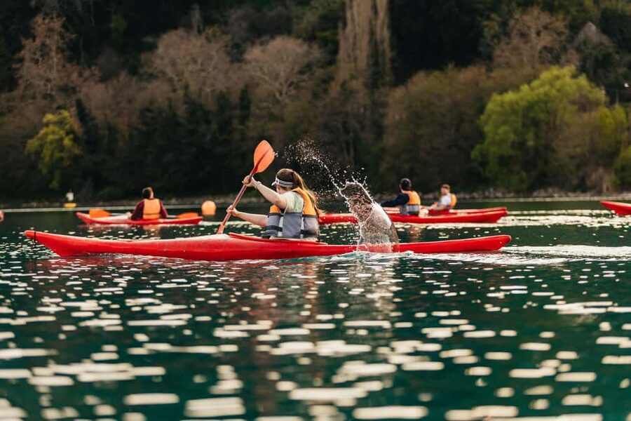 Rome: Popes' Lake, Kayak Tour with Swimming & Roman Pizza - The secluded beach, swimming, and food stop