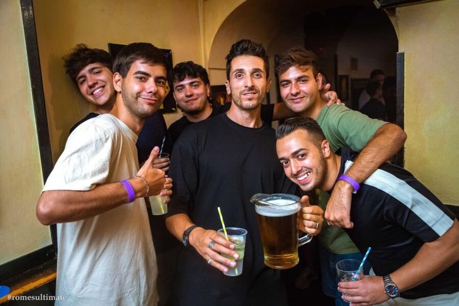 Rome: Pub Crawl and Ultimate Party with Open Bar and Pizza - What the guides add to the experience