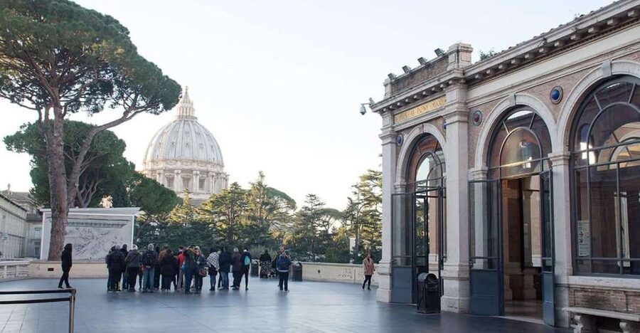 Rome: Skip the line Vatican Museums & Sistine Chapel Tour - The Belvedere Courtyard and ancient sculpture