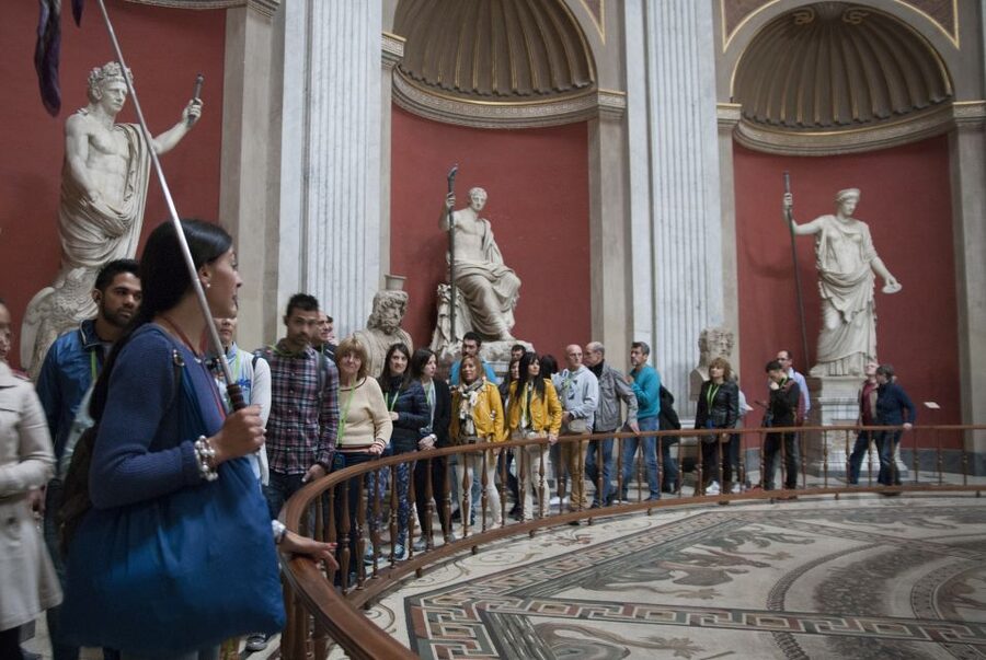Rome: Skip the line Vatican Museums & Sistine Chapel Tour - The gallery of wall hangings