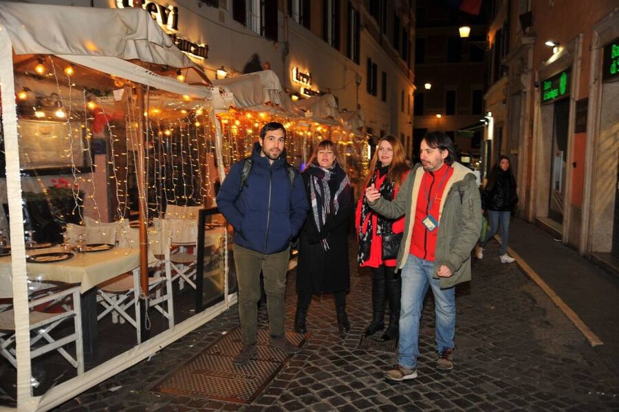 Rome: Spanish Steps, Trevi, Navona and Pantheon Sunset Tour - Small churches, quiet lanes, and extra stops