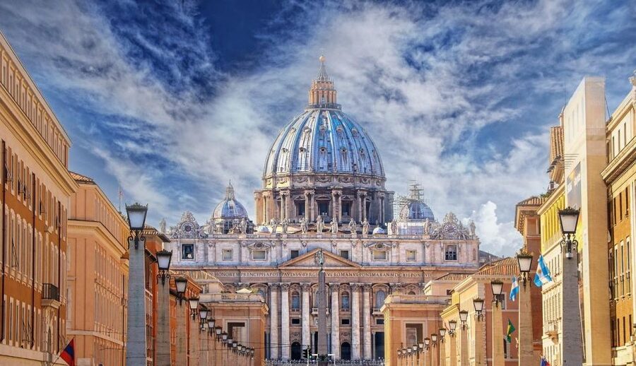 Rome: St. Peter's Basilica Express Guided Tour - Guides, headsets, and group management