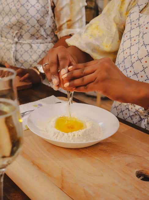 Rome: Traditional Pasta, Spritz & Tiramisu Cooking Class - Starting with prosecco, tiramisu, or a spritz