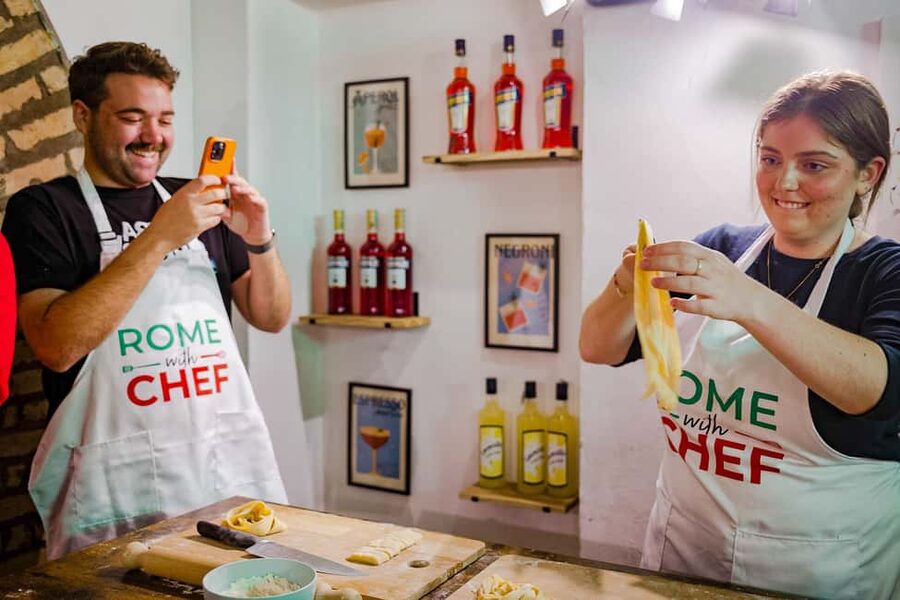 Rome: Traditional Pasta with Cocktails Cooking Class - Location and timing in Rome