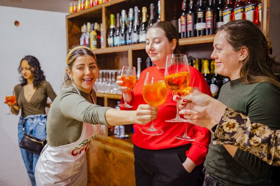 Rome: Traditional Pasta with Cocktails Cooking Class - What to bring and how to prepare