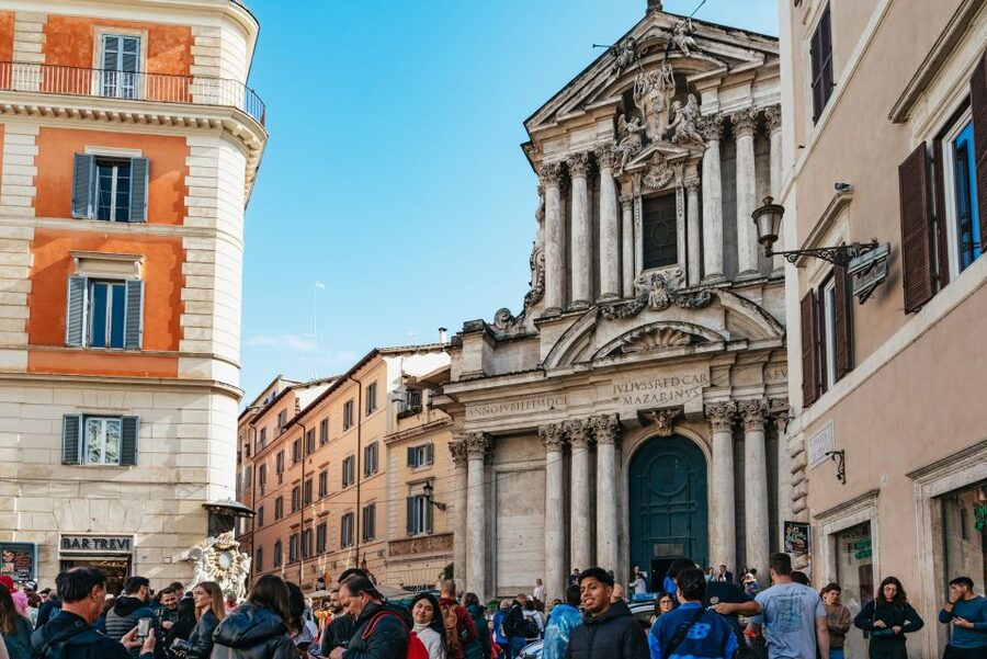 Rome: Trevi Fountain and Underground Guided Tour - Guides who turn old stone into a story