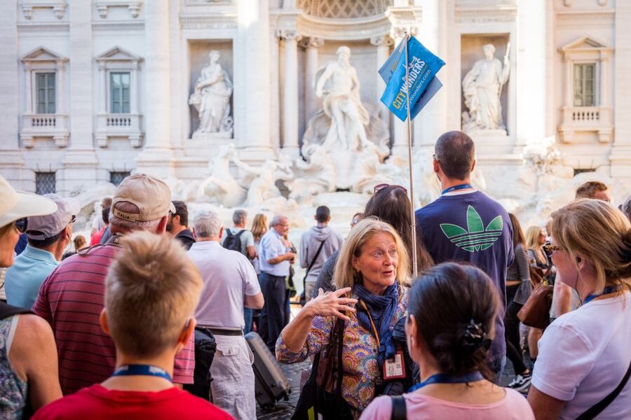 Rome: Trevi Fountain, Spanish Steps & Pantheon Walking Tour - Inside the Pantheon and beneath the oculus