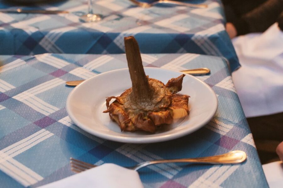 Rome: Twilight Trastevere Food Tour with Wine Tasting - Pizza, fried artichoke, and Roman street food