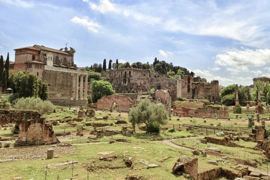 Rome: Vatican Pass, Top Attractions and Free Transport - St. John in the Lateran and the quieter OMNIA stops
