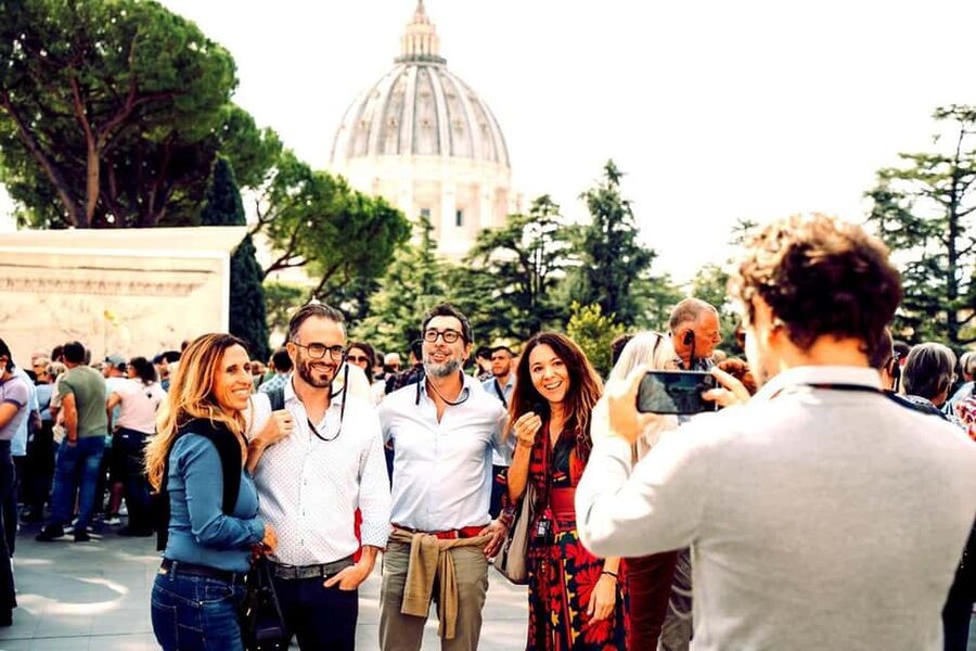 Rome: Vatican & Sistine Chapel Tour + Optional Colosseum - Why a Vatican guide is worth paying for