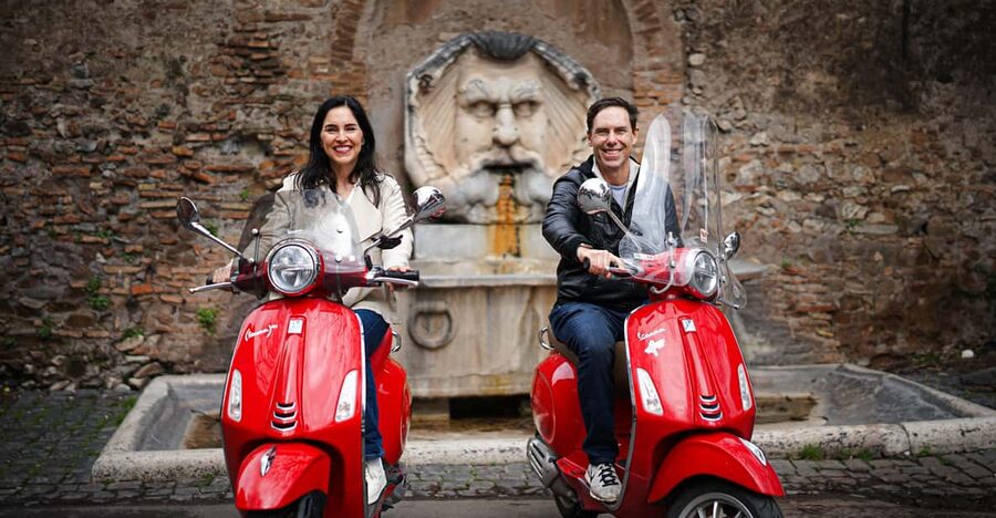 Rome Vespa Tour with Professional Photoshoot - Piazza Venezia and Castel Sant’Angelo