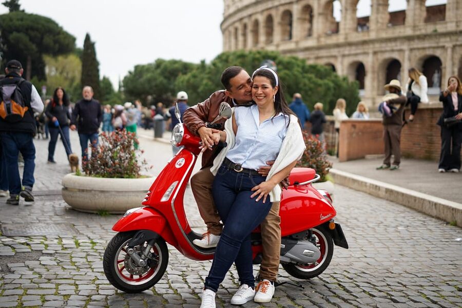 Rome Vespa Tour with Professional Photoshoot - Janiculum Hill: the final photo stop