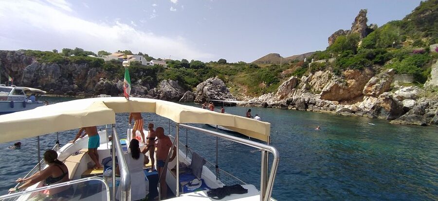 San Vito Lo Capo: Boat Trip with 3 Swimming Stops and Snacks - Who should book this San Vito boat trip?