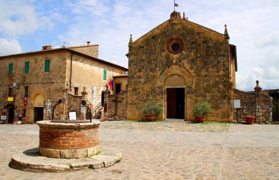 Siena: San Gimignano, Chianti & Montalcino Small-Group Tour - Crossing Val d’Orcia toward Montalcino