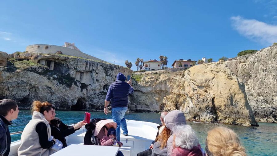 Siracusa: Ortigia & Sea Caves Speedboat Tour with Swim Stop - What the 90-minute schedule really gives you