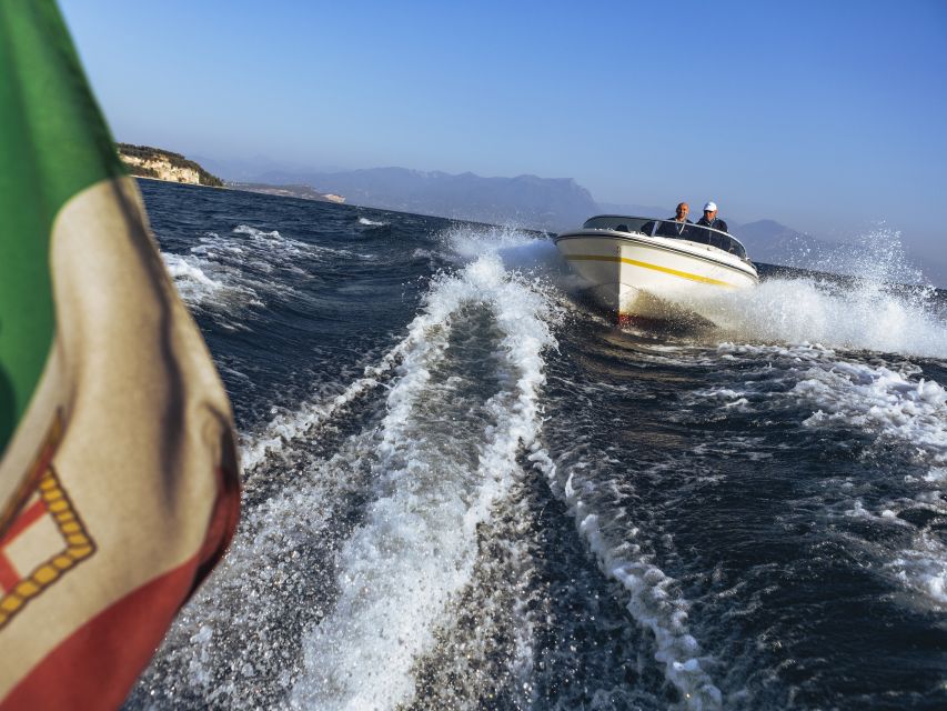 Sirmione: 25 Minute Boat Cruise around the Peninsula - Maria Callas Villa and Aquaria from the water