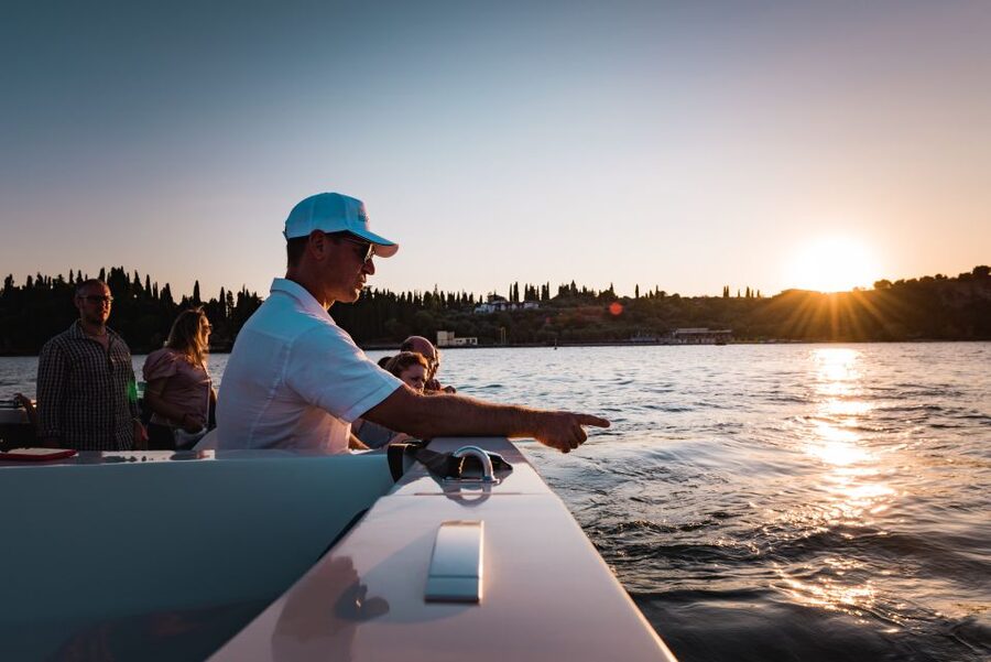 Sirmione: 25 Minute Boat Cruise around the Peninsula - The Grotte di Catullo and the Roman shoreline