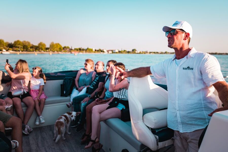 Sirmione: 25 Minute Boat Cruise around the Peninsula - Meeting at Piazzale Porto beside the castle