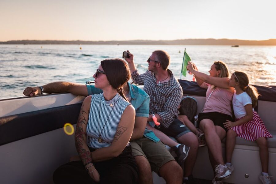 Sirmione: Sunset Boat Cruise with Local Wine - Prosecco, music, and the faster finish