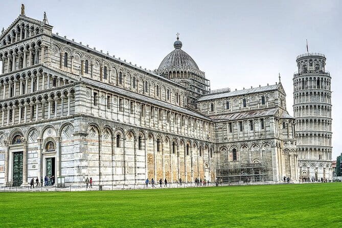 Skip-the-Line Guided Tour of Michelangelo’s David in Florence - Mario Gesu’s unusual, highly interactive style